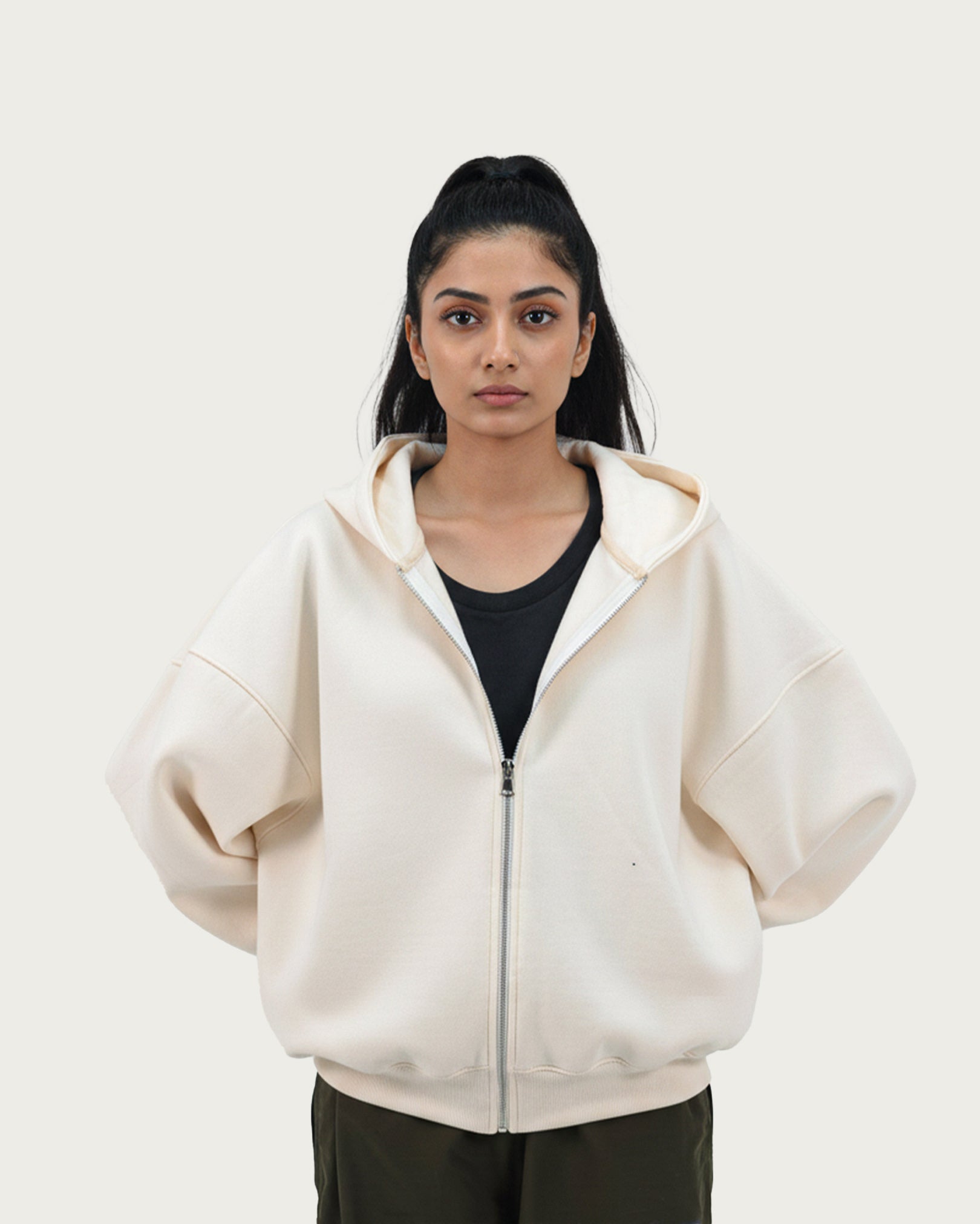 Studio Cut Zipper in Cloud Dancer